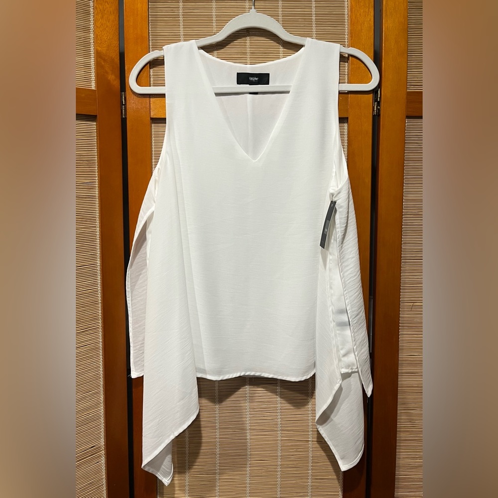 🔒 Mossimo white sleeveless blouse with flowy sides, NWT size L